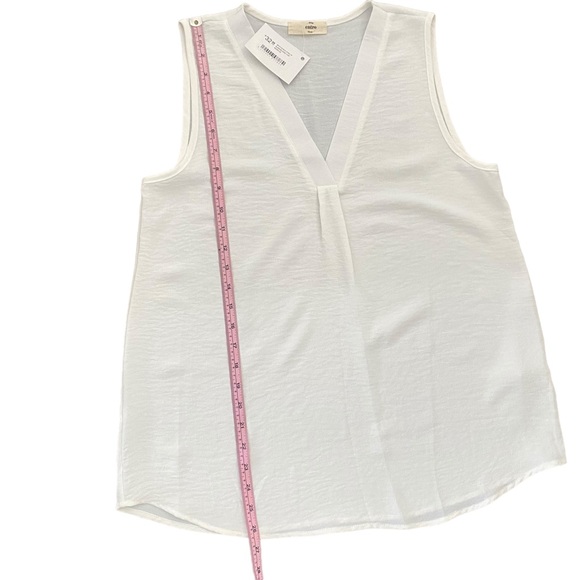 Entro NWT Ivory Venus Sleeveless V Neck Top Medium - Picture 8 of 11
